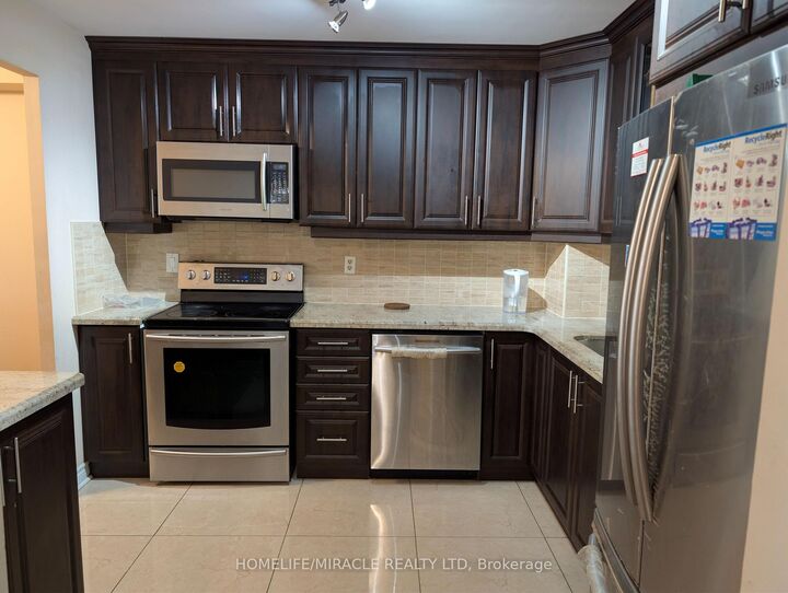 Property Photo:  115 Hillcrest Avenue 214  ON L5B 3Y9 