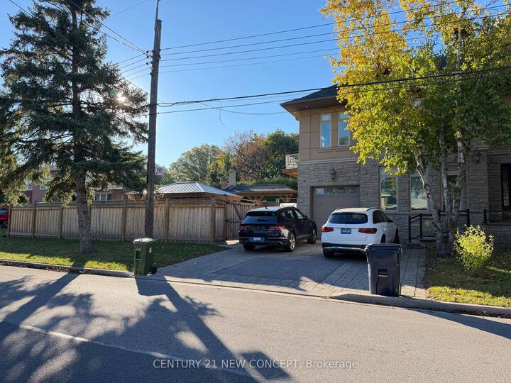 Property Photo:  1 Lissom Crescent  ON M2R 2N9 