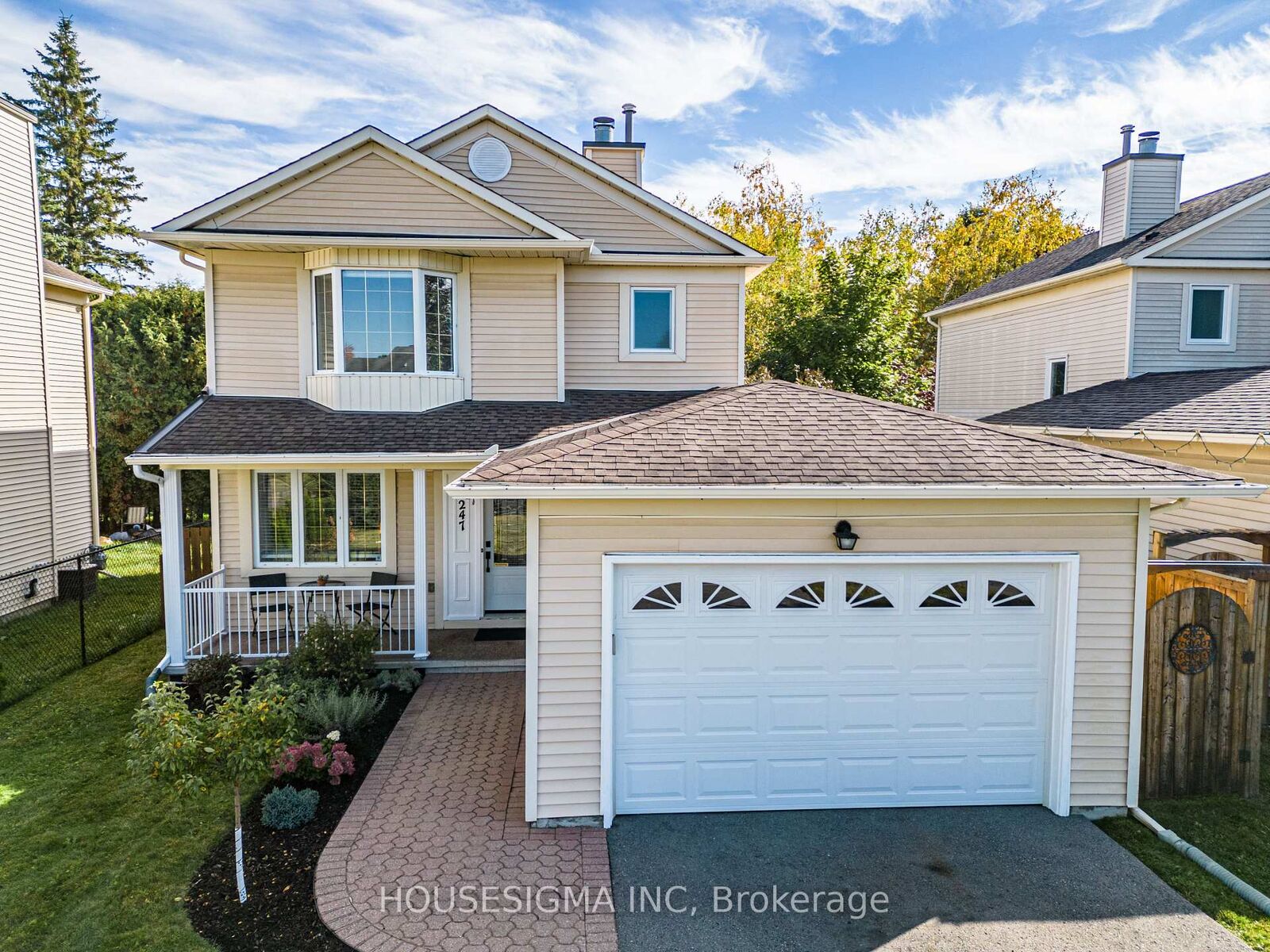 Property Photo:  247 McEachern Crescent  ON K1E 3K6 
