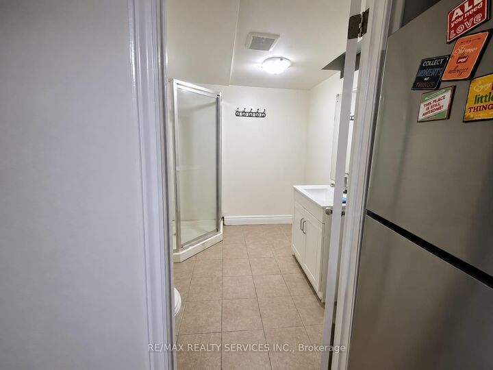 Property Photo:  50 Banting Crescent  ON L6Y 2K9 