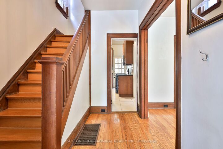 Property Photo:  60 Manor Road E  ON M4S 1P8 