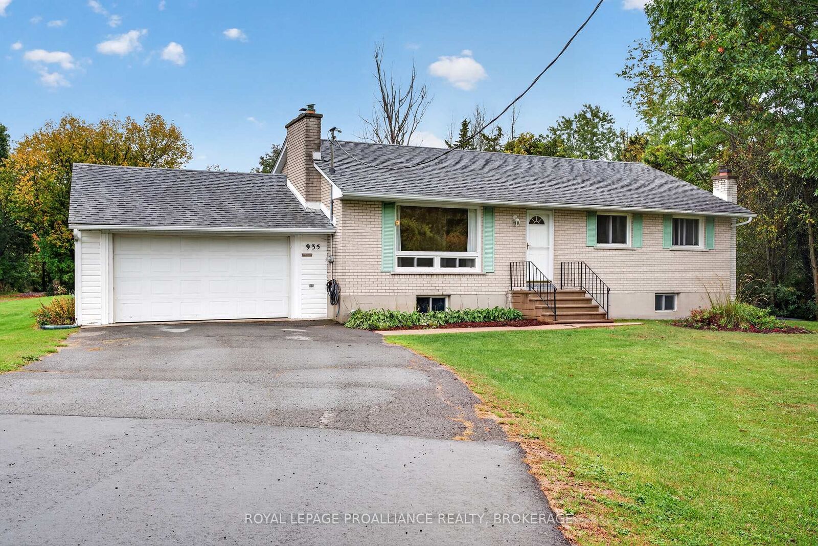 Property Photo:  935 McKnight Road  ON K7L 4V1 