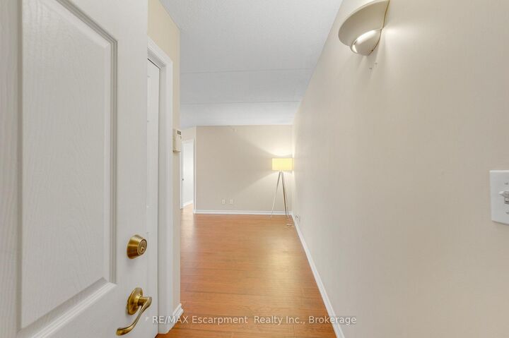 Property Photo:  2075 Appleby Line 102  ON L7L 7H3 