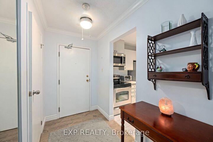 Property Photo:  735 Deveron Crescent 112  ON N5Z 4X8 
