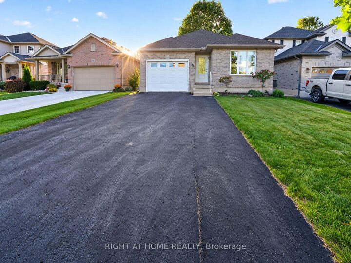 Property Photo:  14 Oriole Lane  ON N5R 6K8 