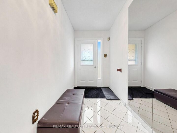 Property Photo:  101 Chieftain Crescent  ON L4N 6J2 