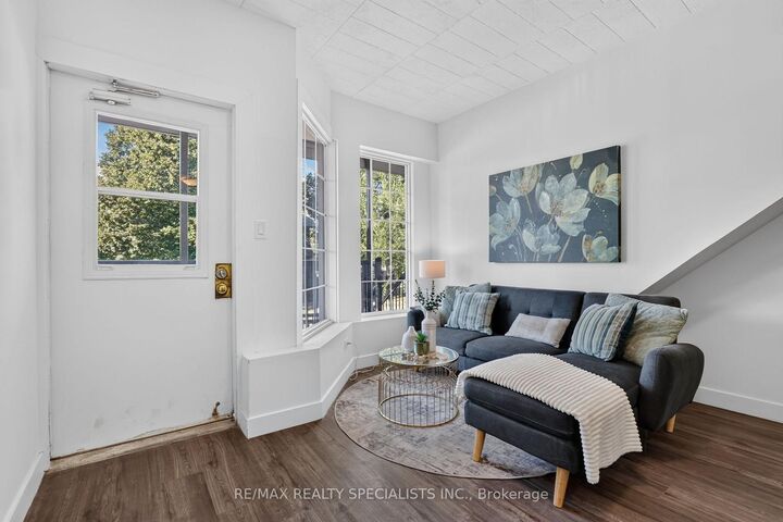 Property Photo:  44 Queenston Street 11  ON L2R 2Y9 