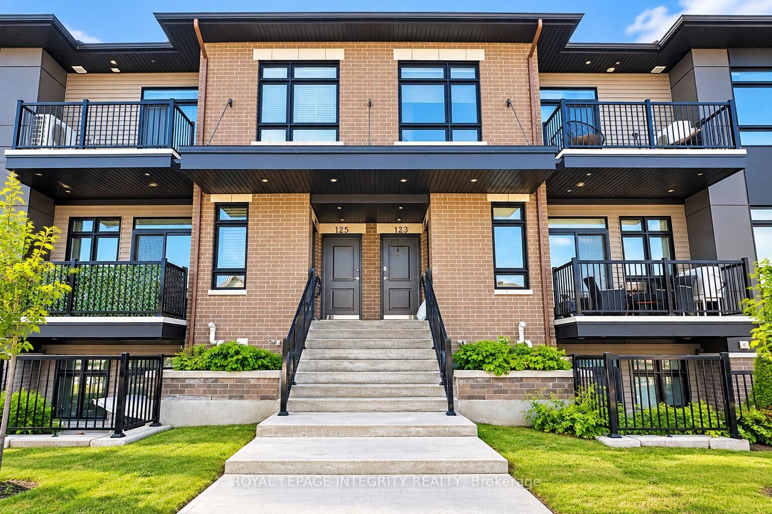 Property Photo:  127 Fairweather Street  ON K1T 3W6 