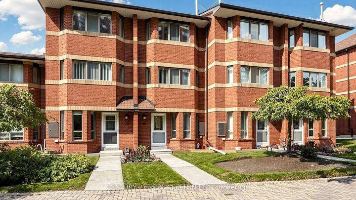 Property Photo:  2472 Eglinton Avenue E Th26  ON M1K 5J9 