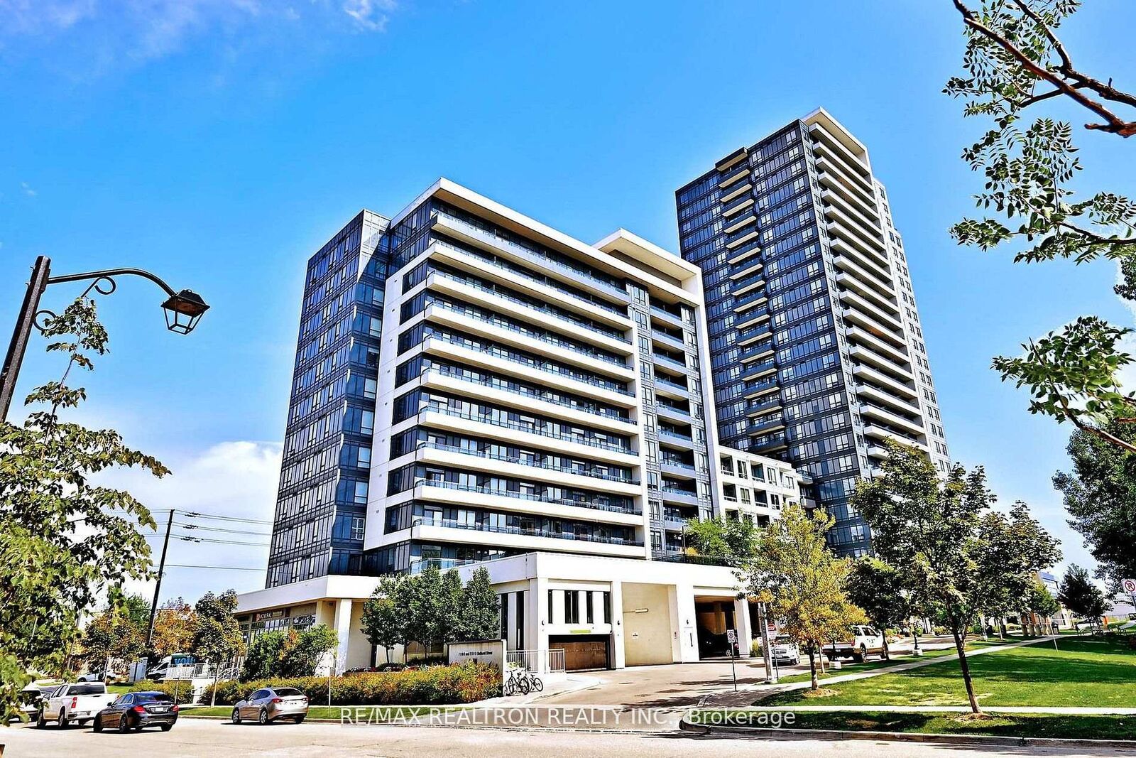 Property Photo:  7900 Bathurst Street 1122  ON L4J 0J8 
