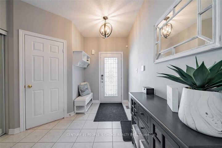 Property Photo: 40 Cranborne Crescent ON L1M 2M2