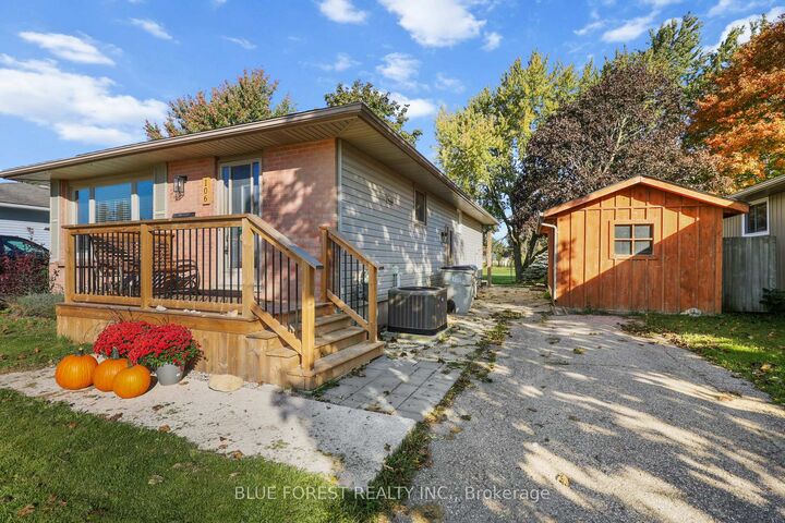 Property Photo:  106 Harold Ct Court  ON N0M 2J0 