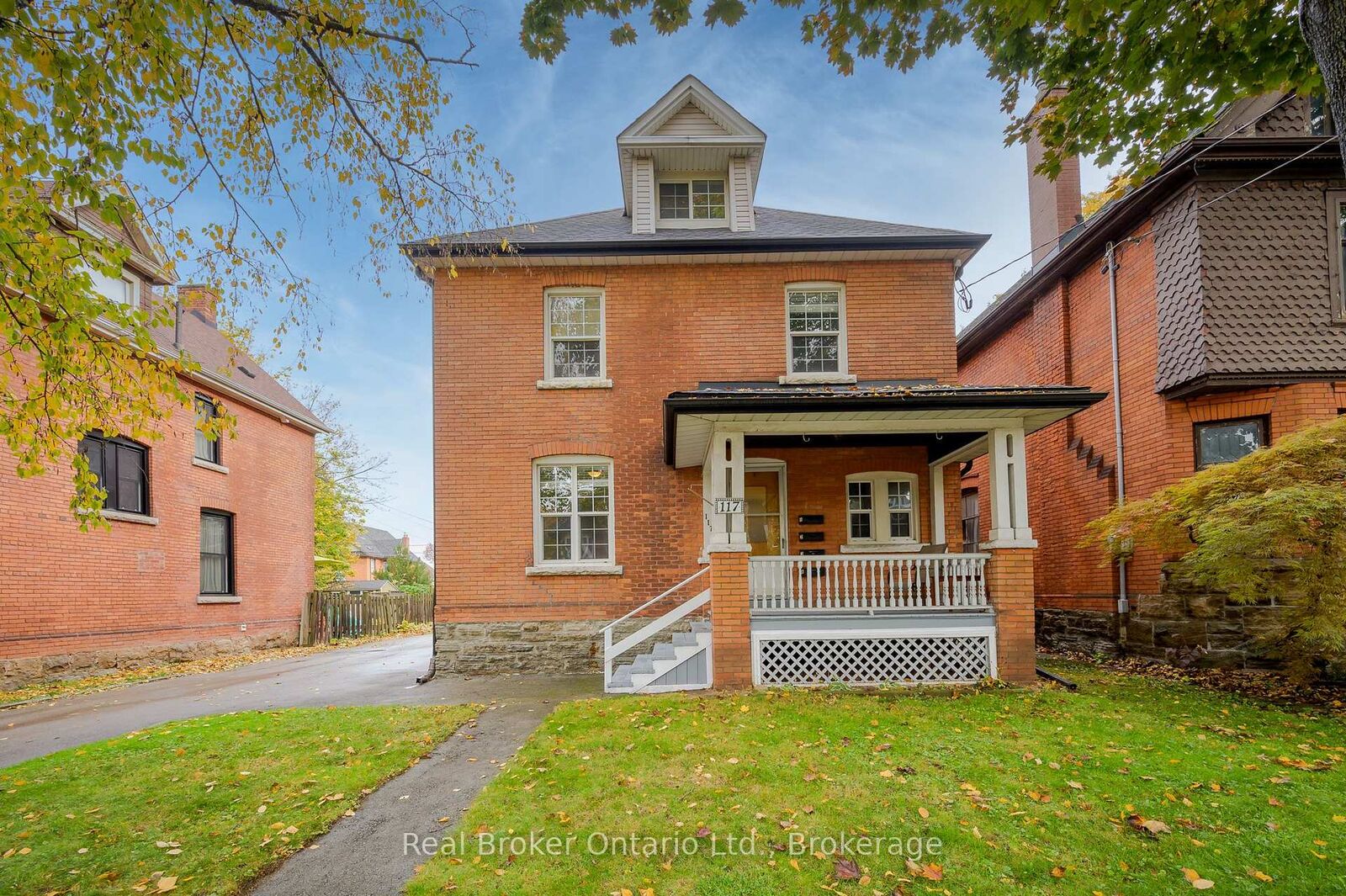 Property Photo:  117 Fairleigh Avenue S  ON L8M 2K4 