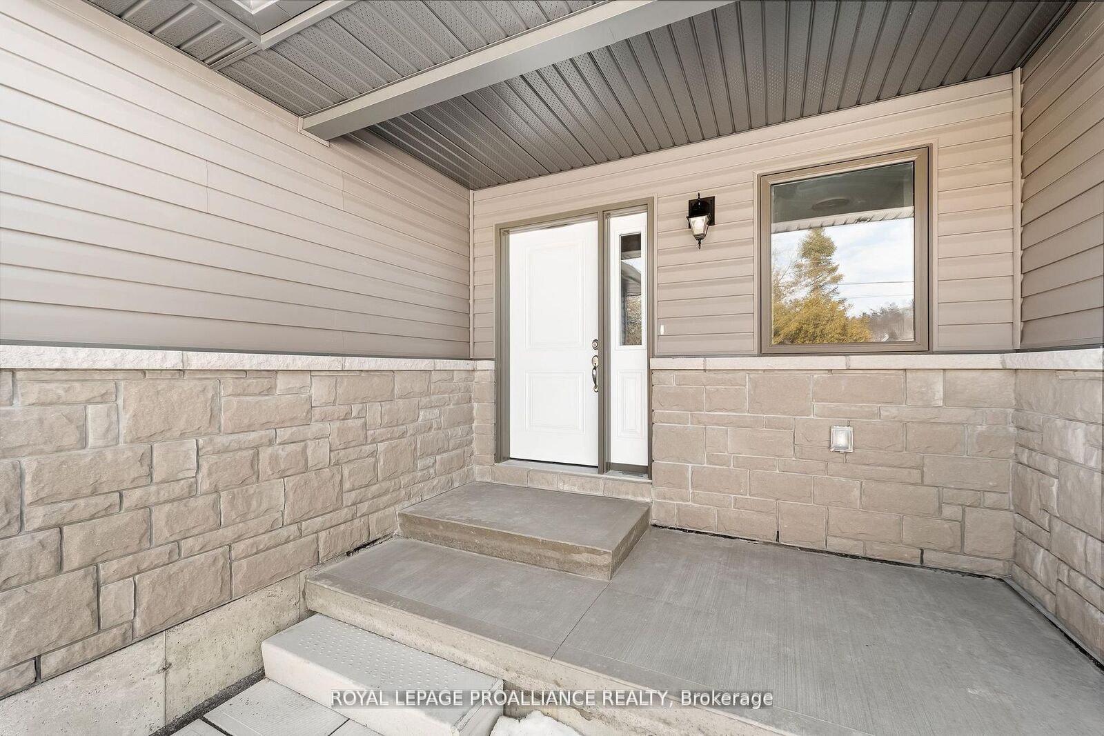 Property Photo:  Blk 14-224 Homewood Avenue  ON K0L 1Y0 