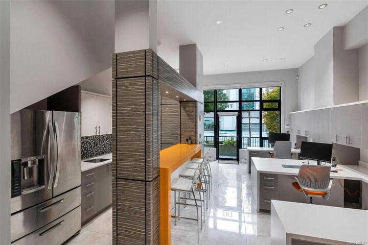 Property Photo:  834 Johnson St #2  BC V8W 1N3 