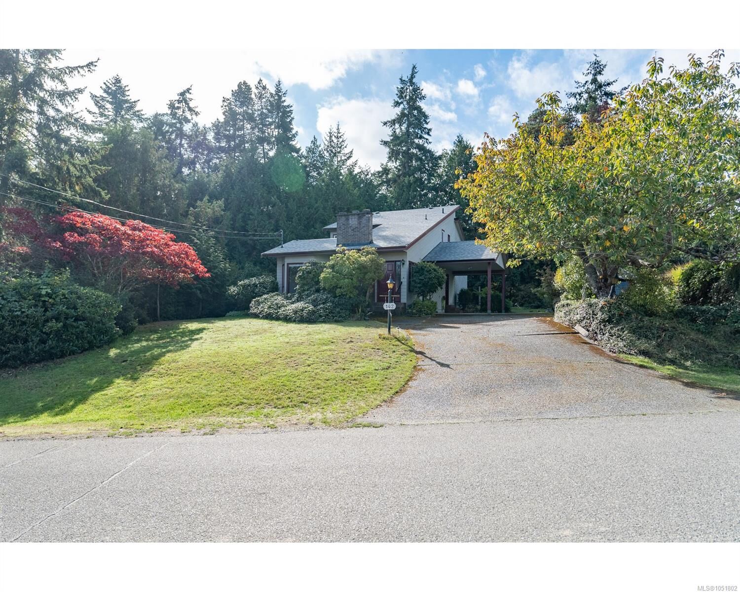 Property Photo:  142 Sunningdale Rd W  BC V9K 1K7 