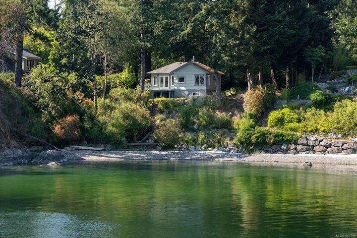 Property Photo:  389 Moses Point Rd  BC V8L 5L9 
