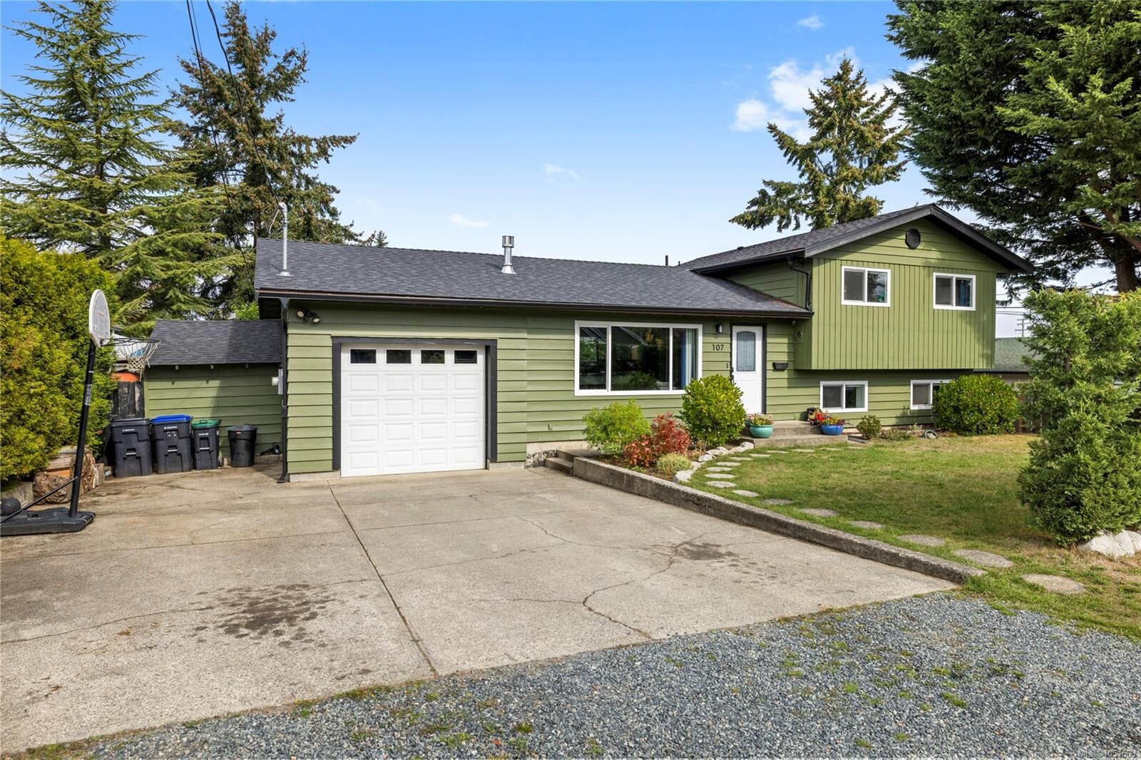 Property Photo:  107 Moss Ave  BC V9P 1L5 