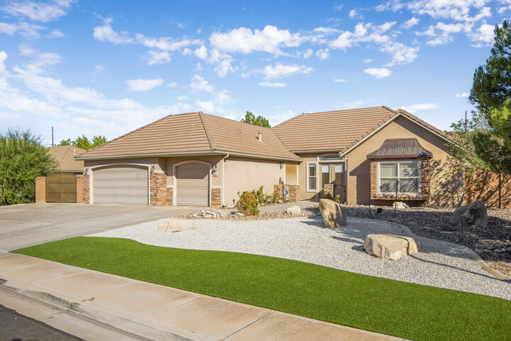 Property Photo: 2207 E 2540 S UT 84790