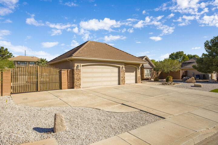 Property Photo: 2207 E 2540 S UT 84790