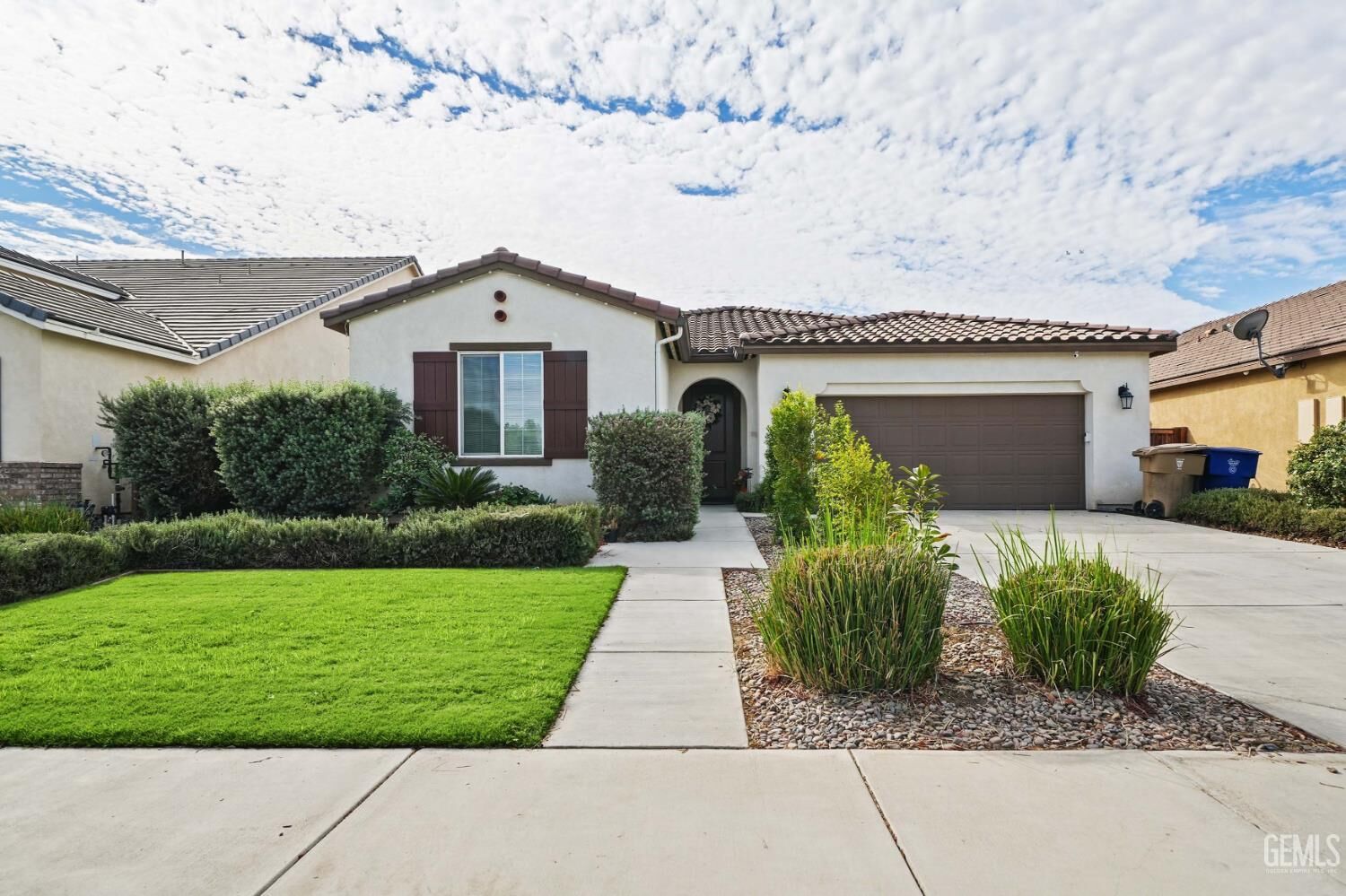 Property Photo:  10001 Sentinel Peak Place  CA 93311 