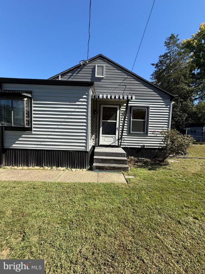 Property Photo:  18 Jonquil Place  MD 20640 