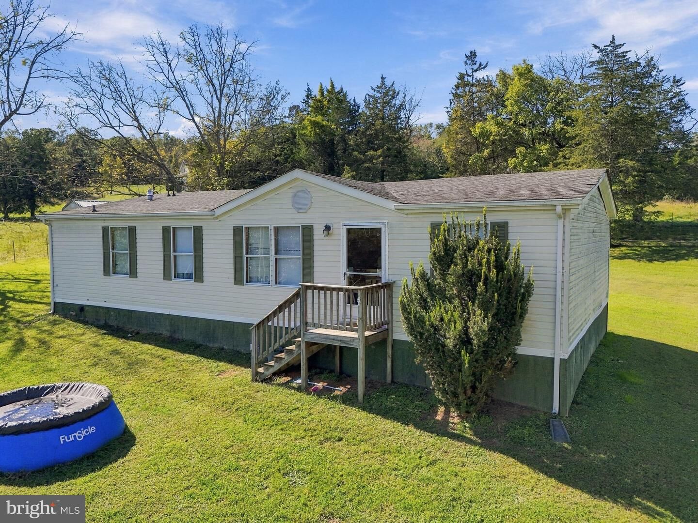 Property Photo:  