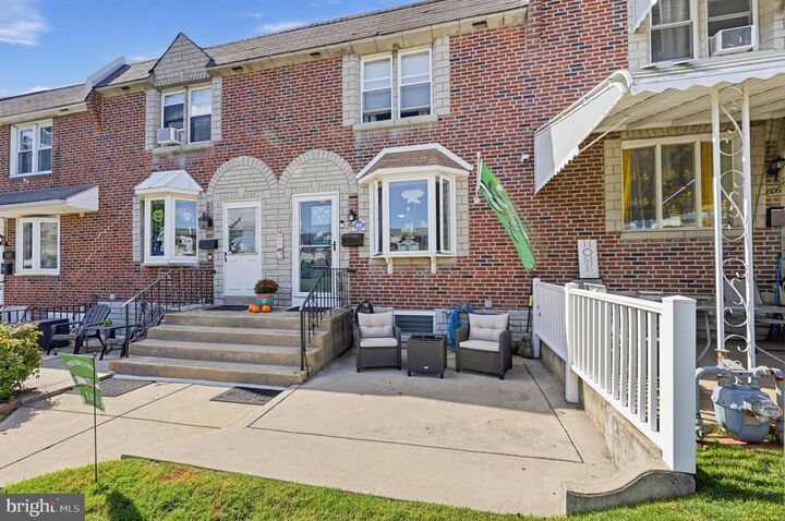 Property Photo:  804 Hillcrest Drive  PA 19036 