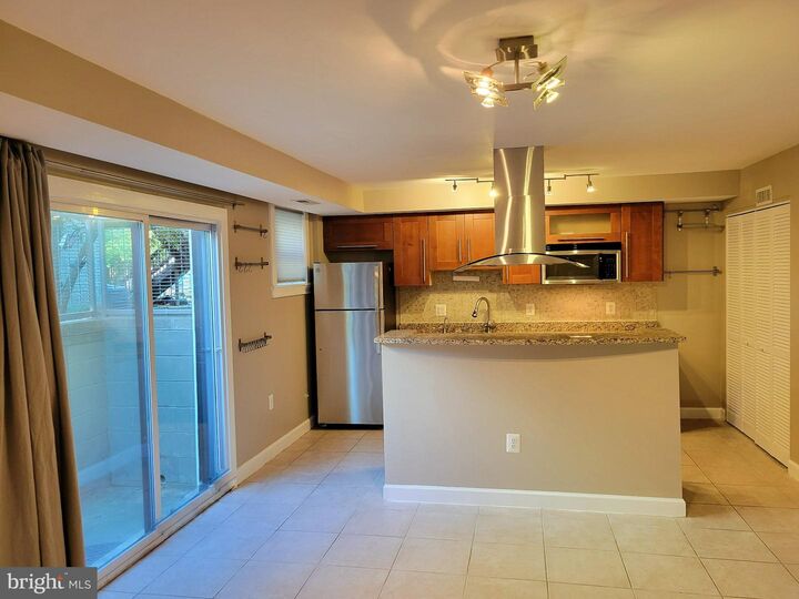 Property Photo:  1127 N Stuart Street N 4  VA 22201 