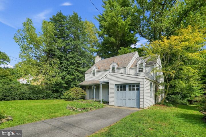 Property Photo: 807 Woodsdale Road DE 19809