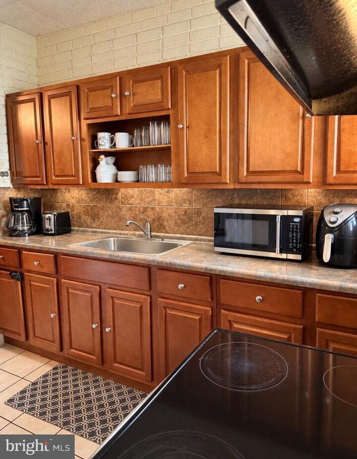 Property Photo: 4821 D Street PA 19120
