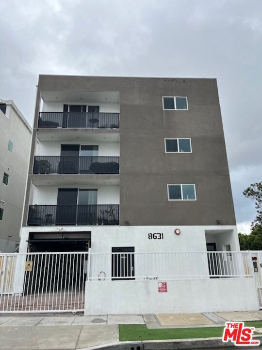 Property Photo: 8631 Olin St, Unit 3 CA 90034