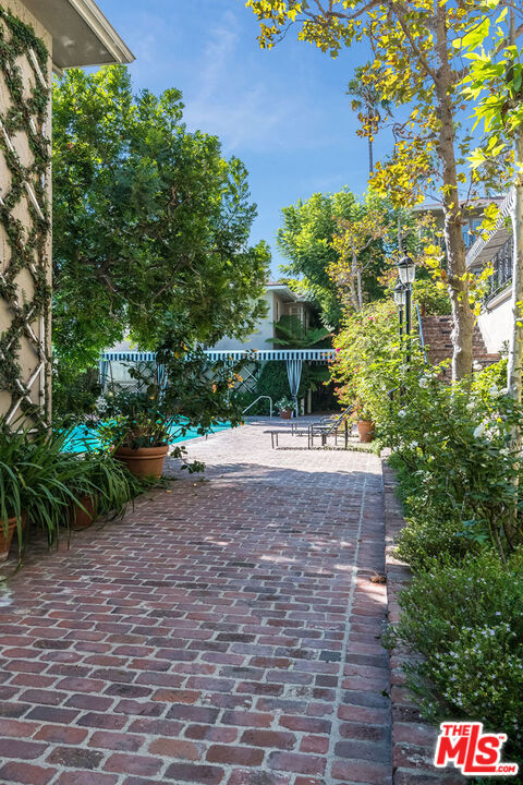 Property Photo:  1225 Sunset Plaza Dr, Unit 2  CA 90069 