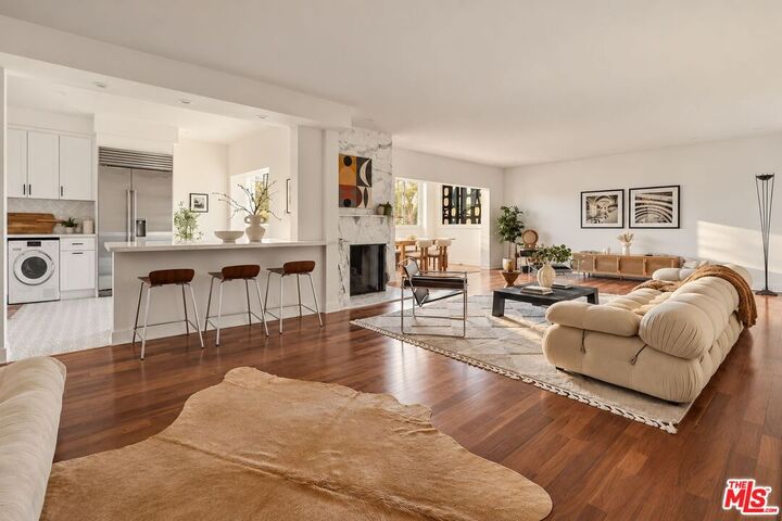 Property Photo:  531 N Rossmore Ave, Unit A  CA 90004 