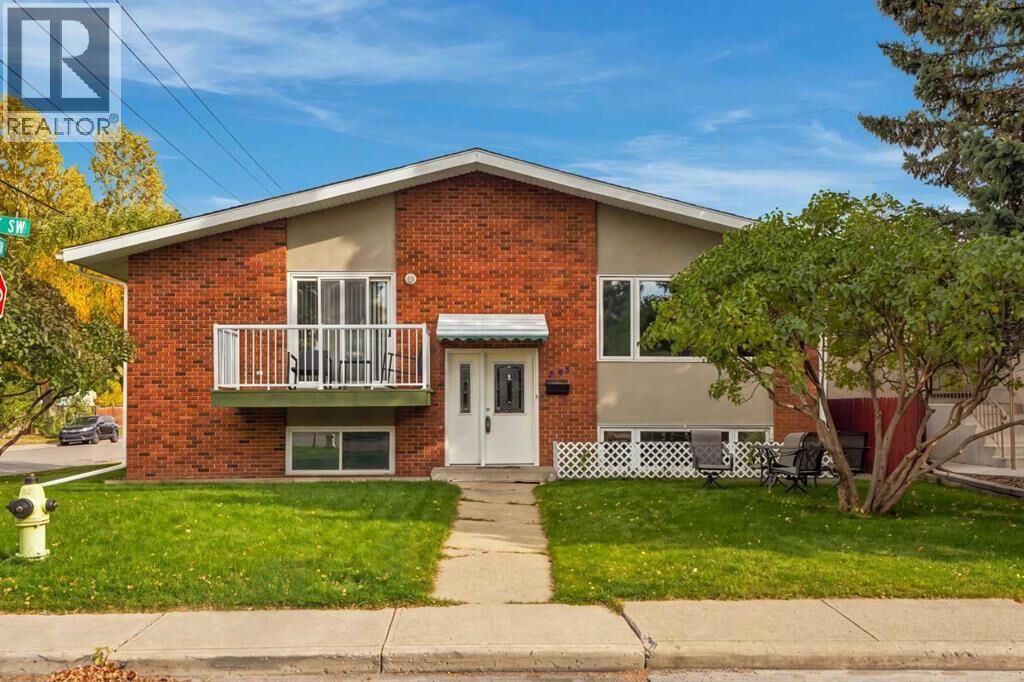 Property Photo:  3102 38 Street Southwest  AB T3E 0T2 