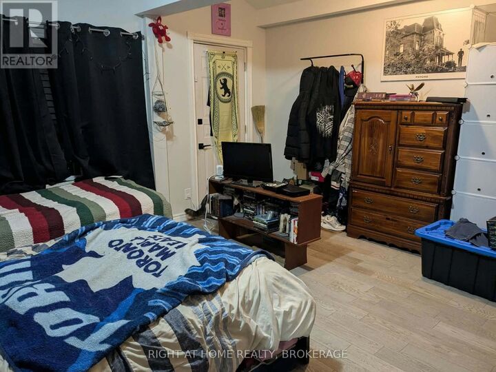 Property Photo:  34 Junkin Street Main  ON L2R 1N6 