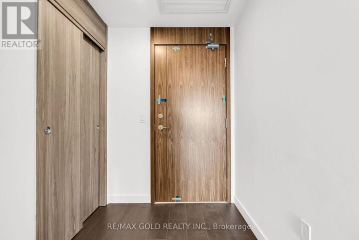 Property Photo: 68 Esther Shiner Boulevard 2315 ON M2K 0J6