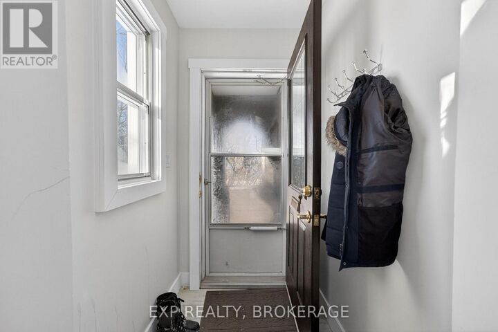 Property Photo:  19 Scott Street  ON K7L 1L3 