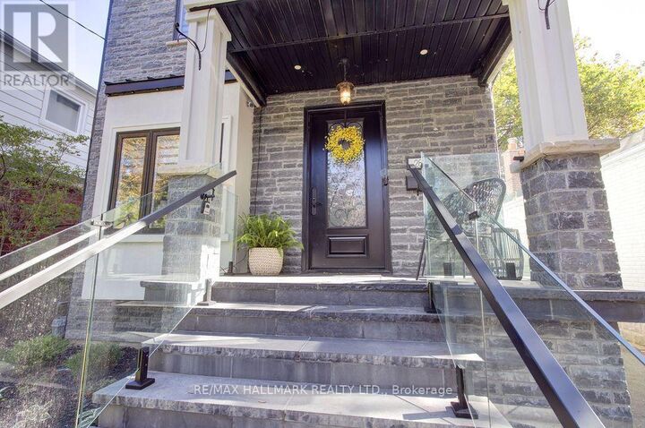 Property Photo:  281 Warden Avenue  ON M1N 2Z9 