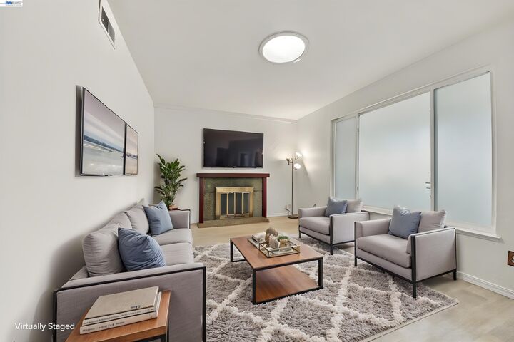 Property Photo: 39656 Iolani Ct CA 94538