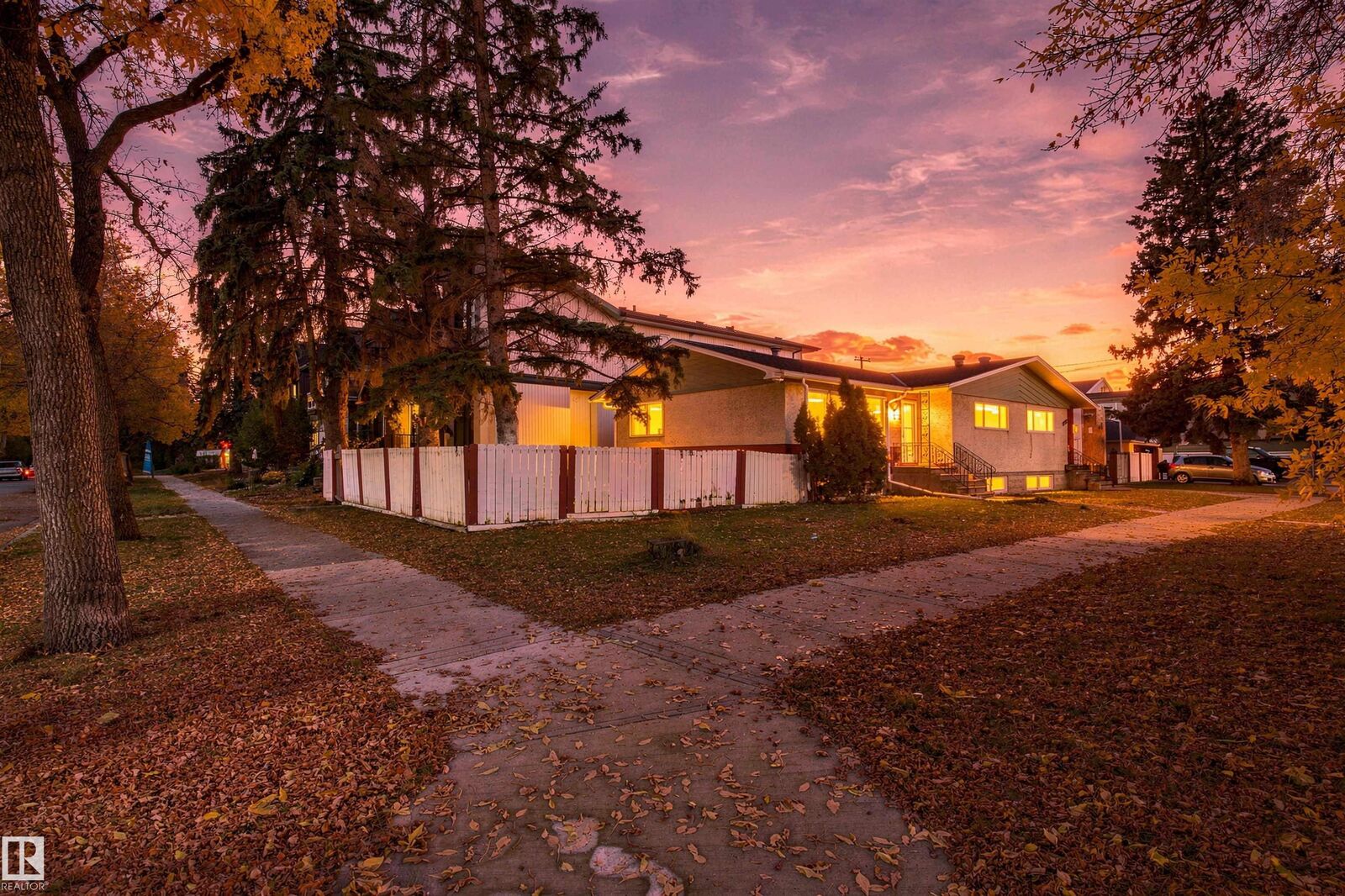 Property Photo:  12303 115 Avenue NW  AB T5M 2Z7 