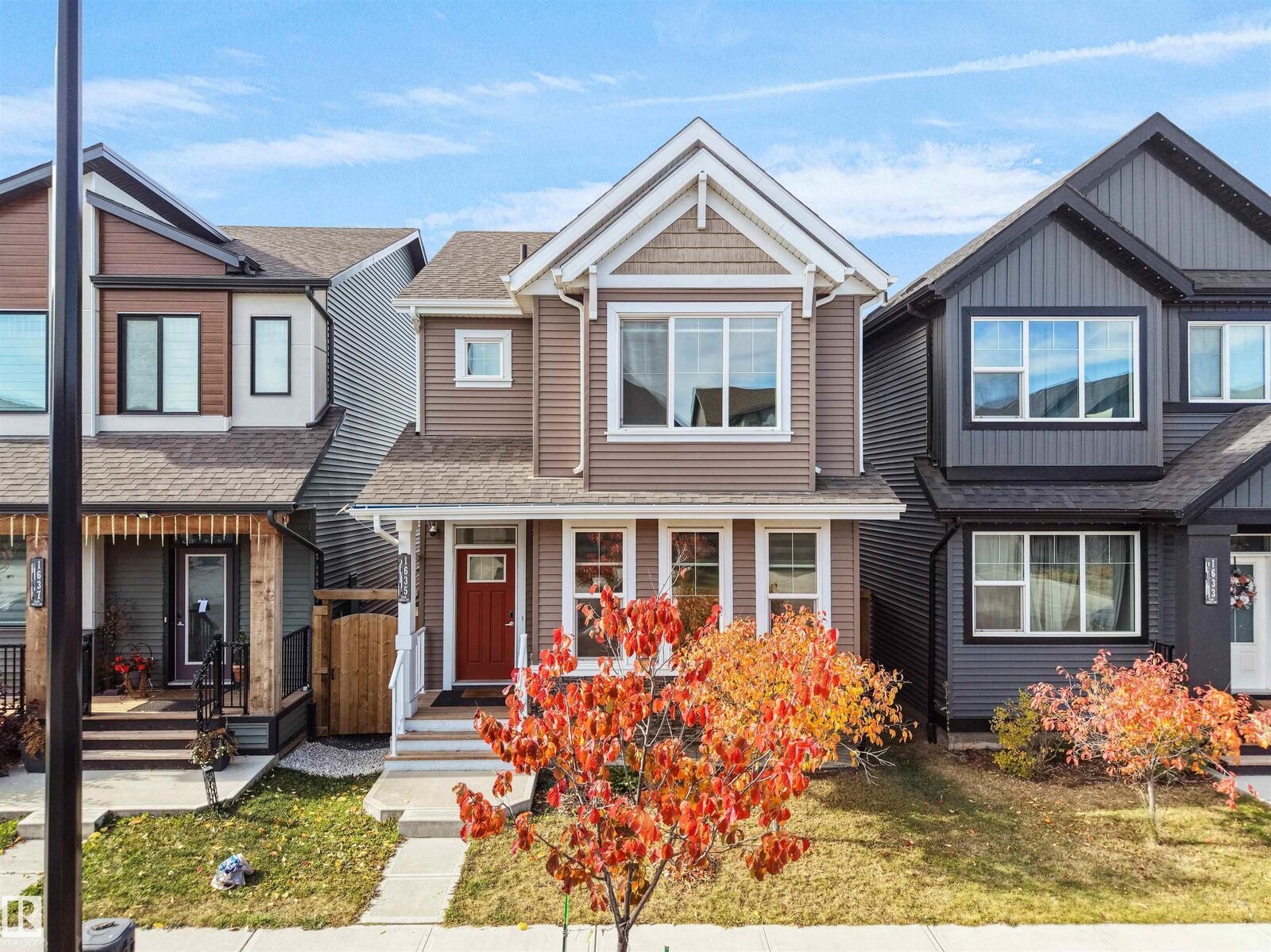 Property Photo:  1635 Plum Circle Circle SW  AB T6X 2X1 