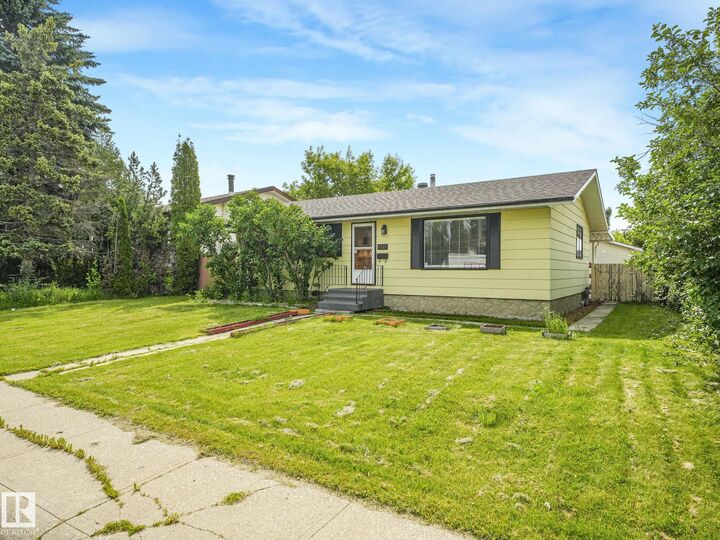 Property Photo:  9315 151 Avenue NW  AB T5E 2R1 