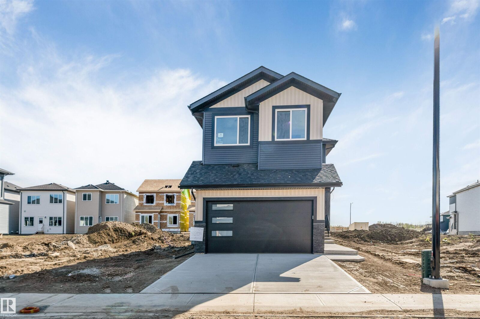 Property Photo:  4707 17 Avenue SW  AB T6X 1Y4 
