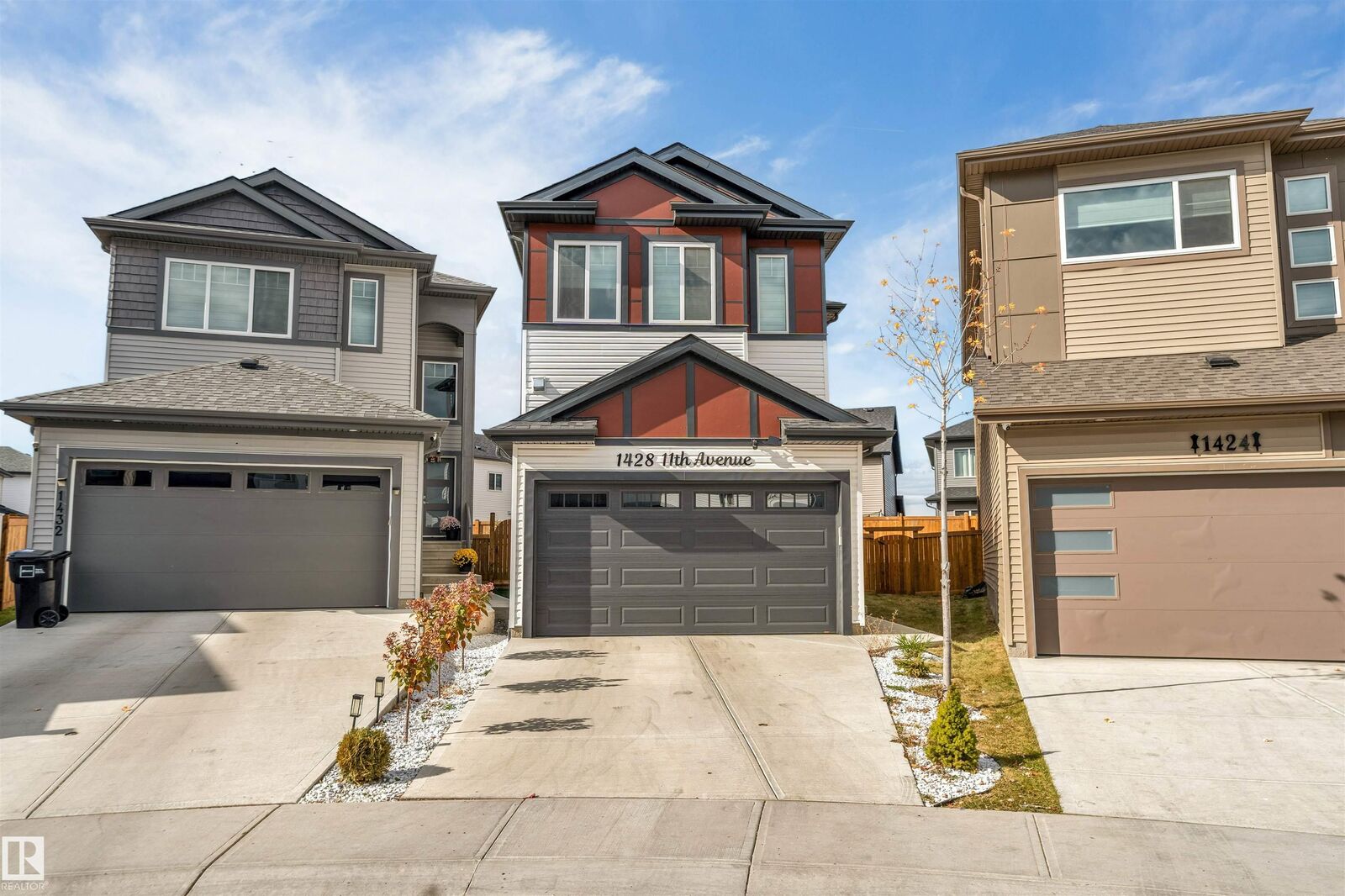 Property Photo:  1428 11 Avenue NW  AB T6T 2W4 