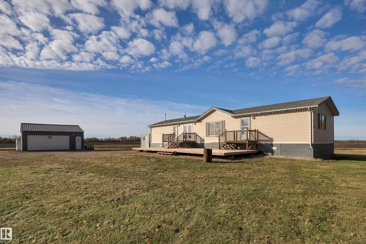 Property Photo:  48138 Rge Rd 244  AB T4X 2S6 