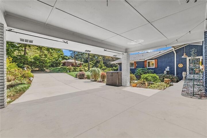 Property Photo: 3515 Parkview Drive GA 30337