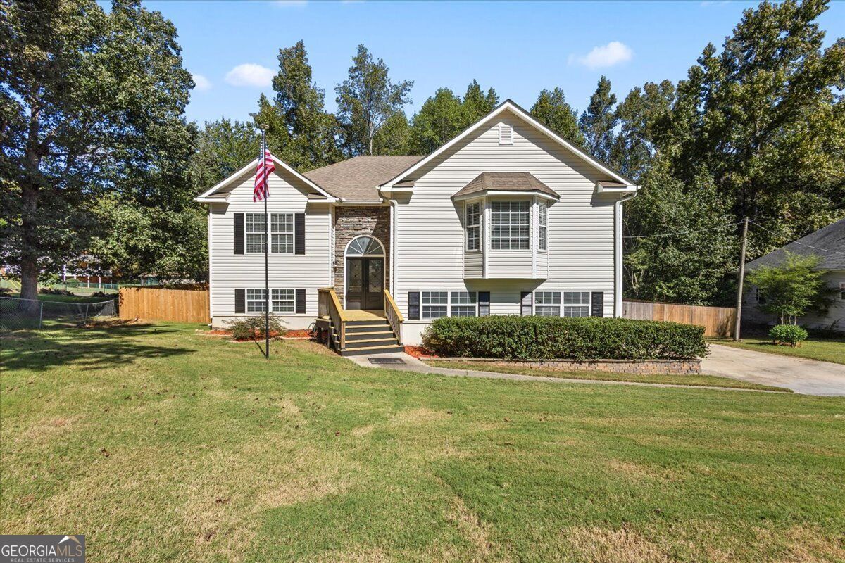 Property Photo: 106 Hunters Place GA 30180
