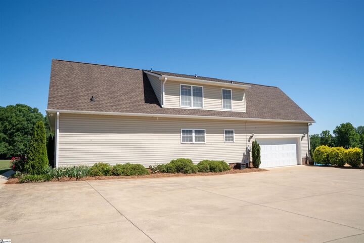 Property Photo:  450 Meadow Road  SC 29349 
