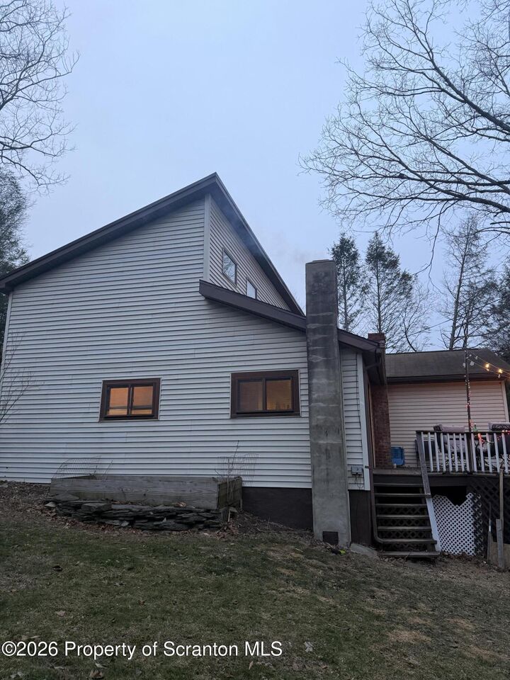 Property Photo:  9 Jets Lane  PA 18419 
